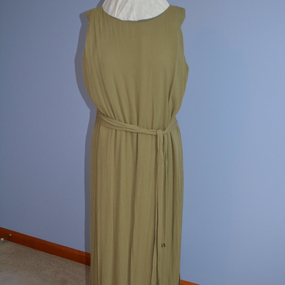 New Chicos Olive green lined sleeveless maxi dress with belt